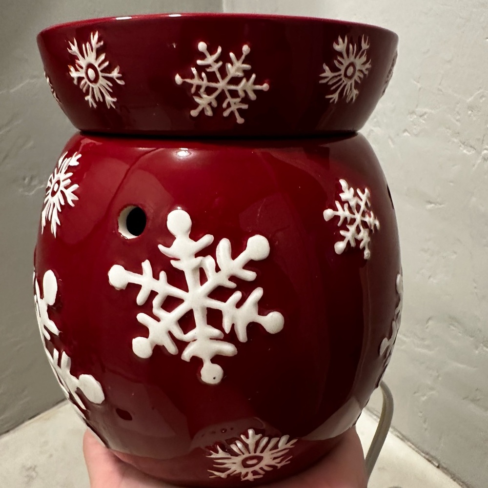 Scentsy Christmas Warmer Red White Snowflakes Retired